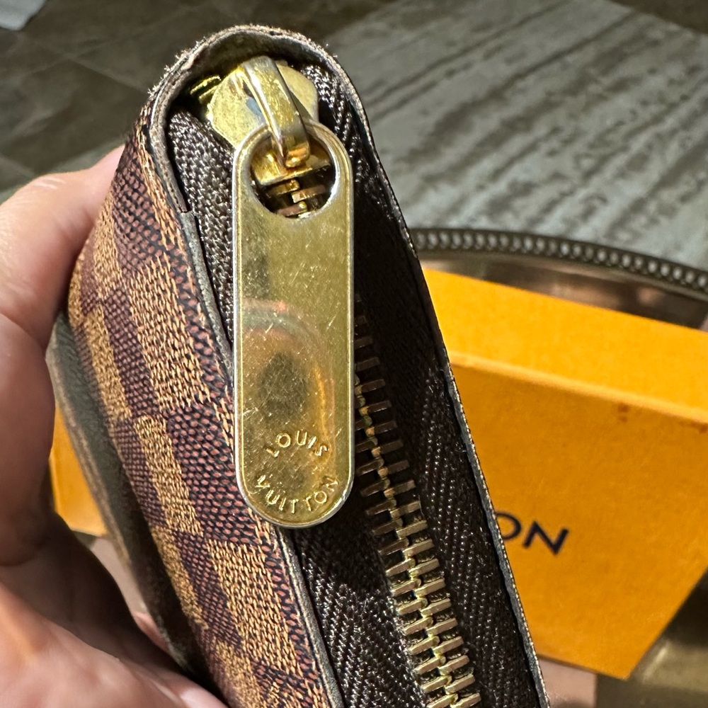 LOUIS VUITTON Damier Long Zippy Wallet - Picture 3 of 8